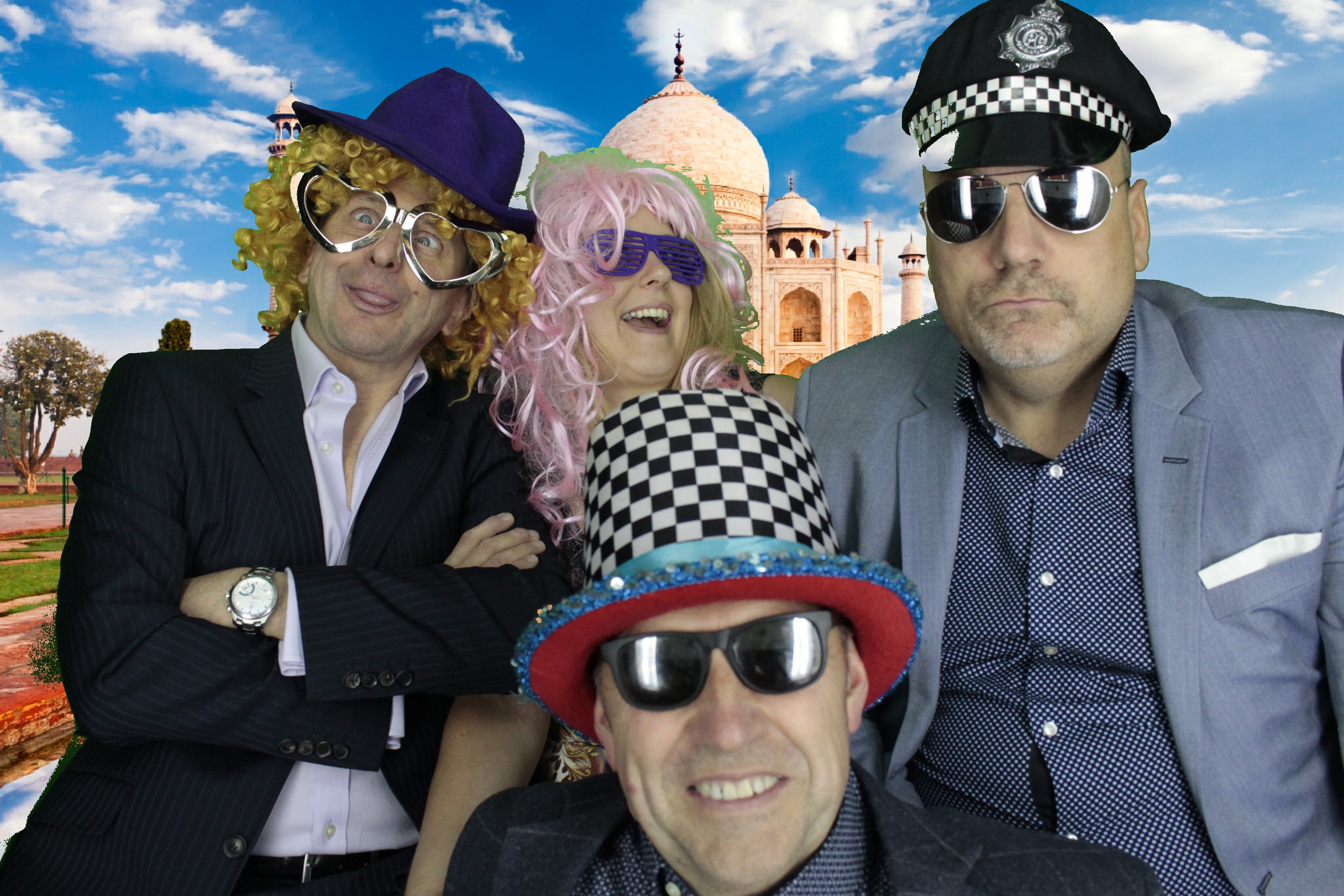 Mr & Mrs Brooks | View more photos from the event at gallery.myphotoboothexperience.co.uk/u/MyPhotoBoothExperienceLtd/Mr-Mrs-Brooks